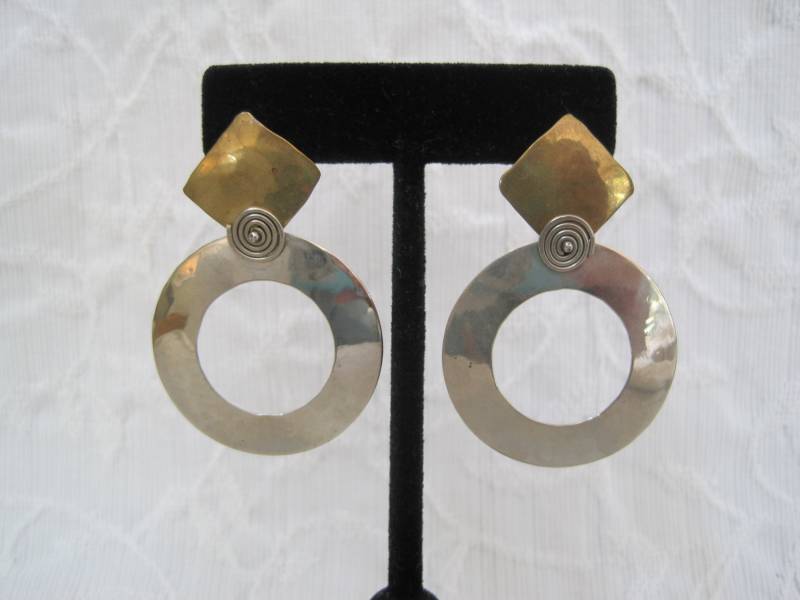Moderne Creolen Statement Ohrringe 1980Er Jahre Sterling Silber Messing Signiert Moderne Creolen Statement Ohrringe 1980Er Jahre Sterling Silber Messing Signiert von HavenbytheSea
