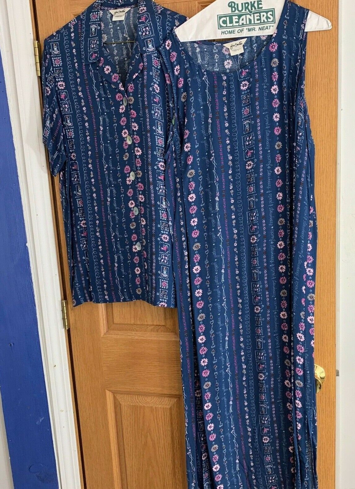 Jahrgang Farn Brattex Sz 2 X Pc Langes Kleid & Absteppten Knopf Bis Floral Blau Maxikleid Und Kurzarm Hemd Jahrgang Farn Brattex Sz 2 X Pc Langes Kleid & Absteppten Knopf Bis Floral Blau Maxikleid Und Kurzarm Hemd von Haventhisandthat