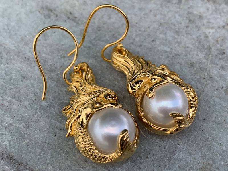 18K Gold Vermeil Weiße Mabe Perle Meerjungfrau Ohrringe von HawaiianDesignsCo