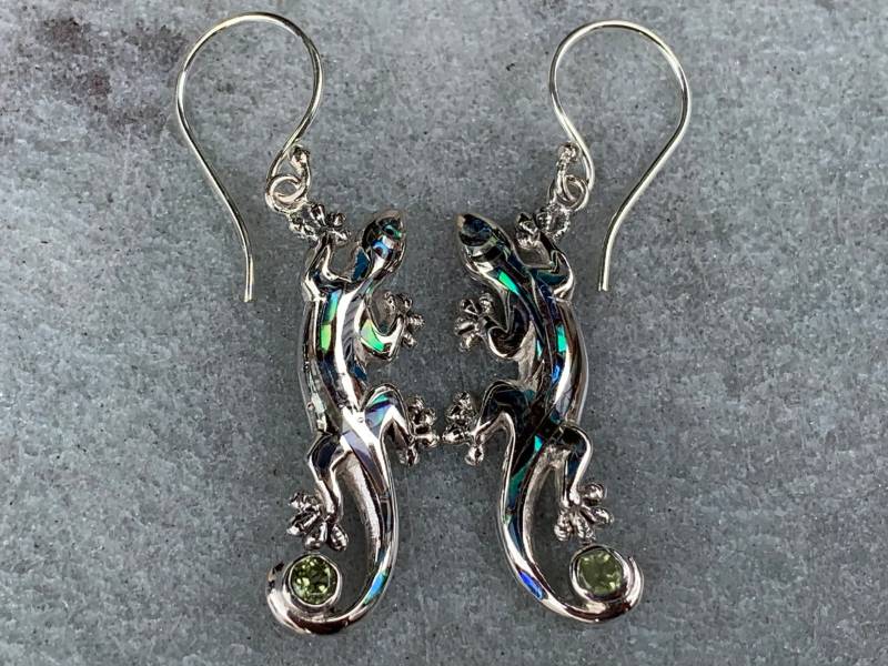 Gecko Eidechse Salamander Ohrringe Silber Peridot von HawaiianDesignsCo