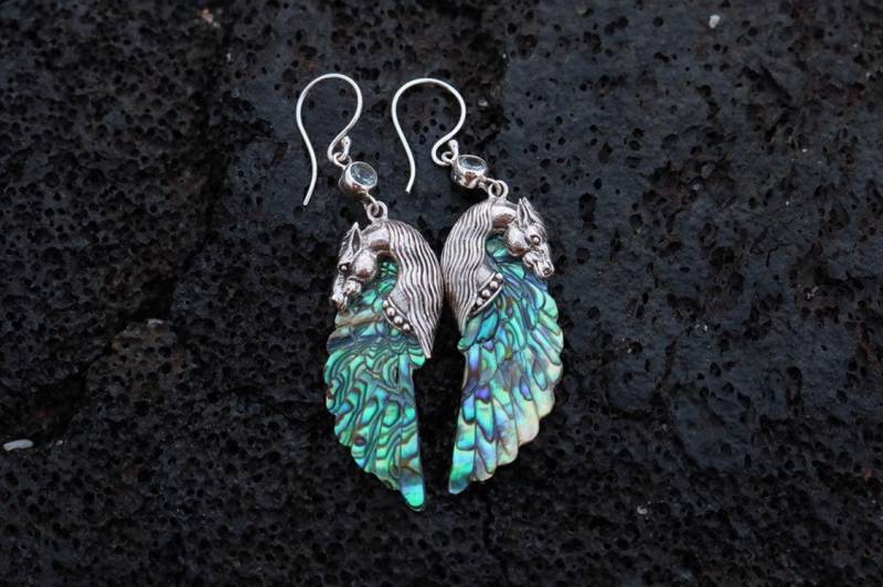 Pegasus Pferd Flügel Cowgirl Schmuck Ohrringe. Sterling Silber, Blaue Topas, Abalone Paua Shell von HawaiianDesignsCo