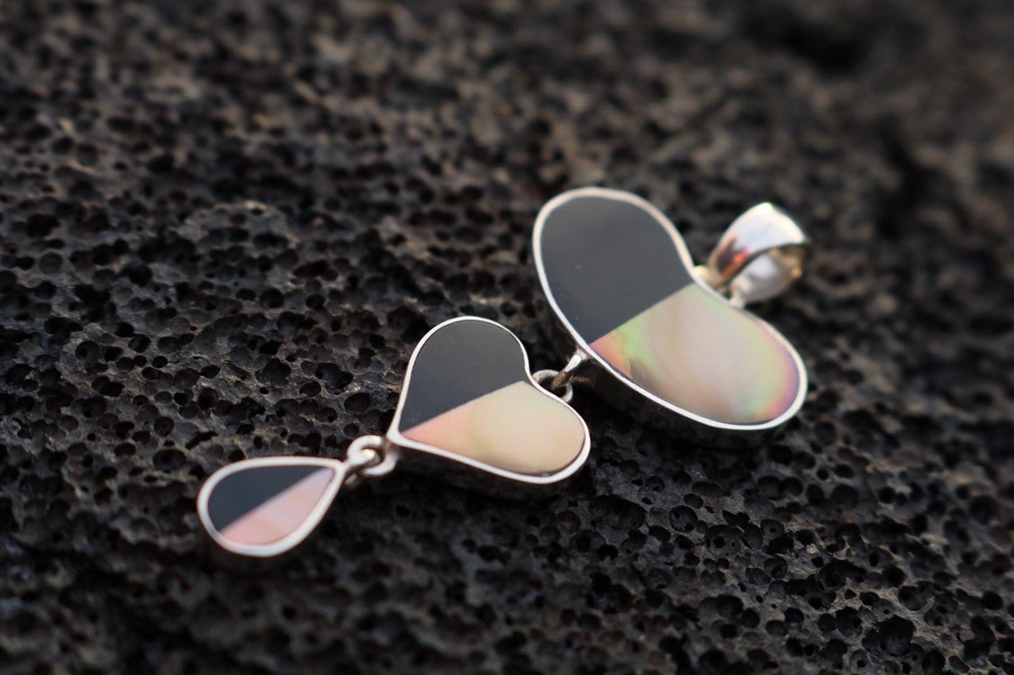 Teardrop Herz Halskette Anhänger. Sterling Silber, Perlmutt, Schwarze Ouster Shell von HawaiianDesignsCo