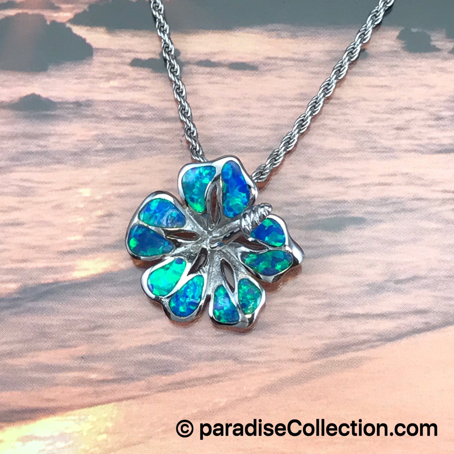 sterling Silber Hawaiian 18 Mm Hibiskus Form Blue Opal Slide Anhänger | S | P1224 Mit Optional Rhodium Seil Kette sterling Silber Hawaiian 18 Mm Hibiskus Form Blue Opal Slide Anhänger | S | P1224 Mit Optional Rhodium Seil Kette von HawaiijewelryCrafts