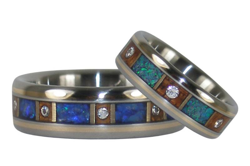 Opal Diamant Titan Trauring Set Koa Holz, 14Kt Gold Inlay von Hawaiititanium