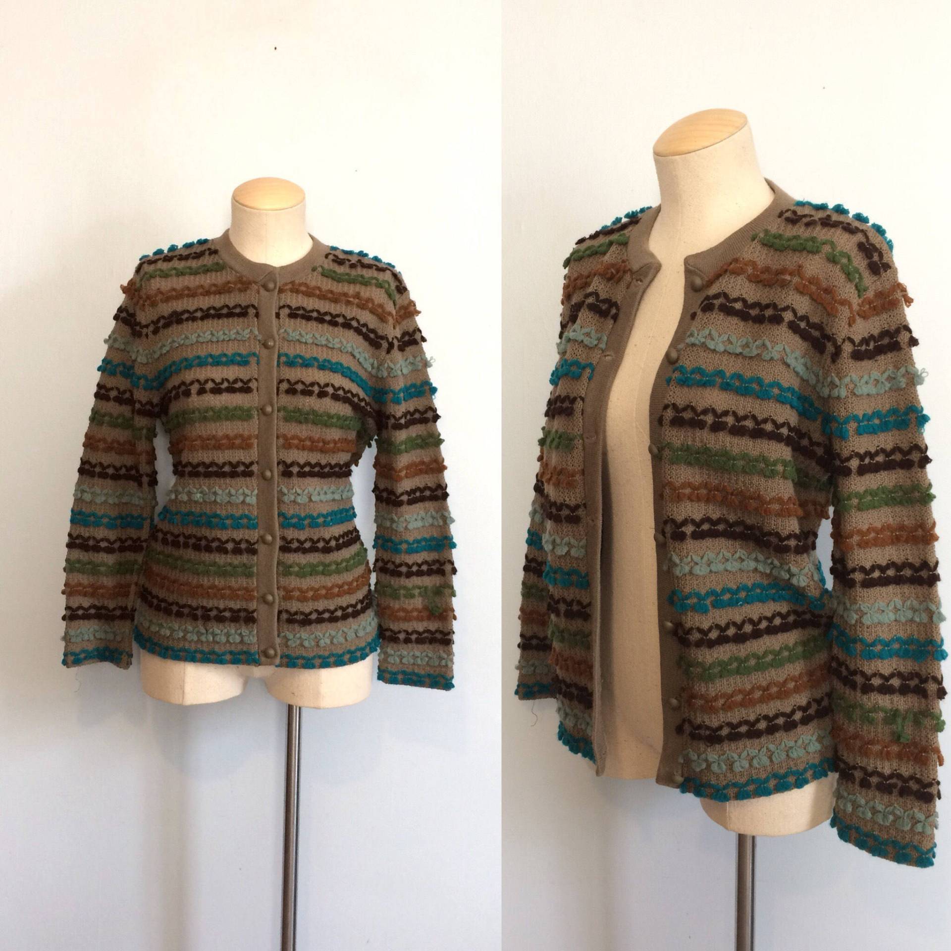 Vintage 60Er Nubby Cardigan Pullover/Earth Tone Textured Loop Boho Bestickte Häkeljacke Klein Oder Medium von HawkandEcho