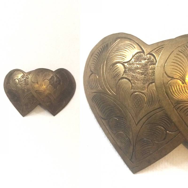 Vintage Geätztes Messing Herz Pin/Valentinstag Geschenk India Metal Doppelherz Brosche von HawkandEcho