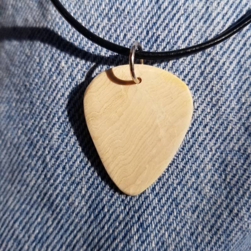 Versteinerte Holz Stein Gitarre Pick Halskette - P632 Versteinerte Holz Stein Gitarre Pick Halskette - P632 von HawkeyePicks