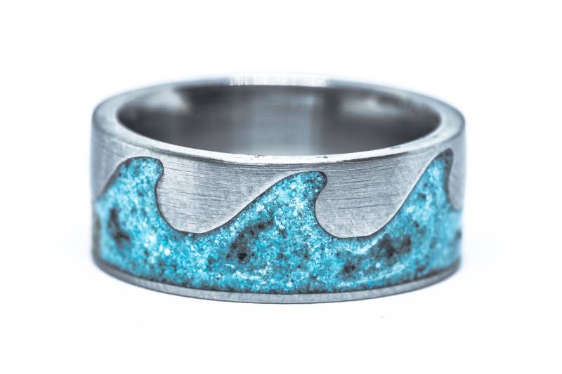 Türkis Wave Inlay Titan Ring - Männer 8mm Frauen Ehering Verlobung Flitterwochen Jahrestag Dezember Birthstone Surf Water Pattern von HawkinsHandicrafts