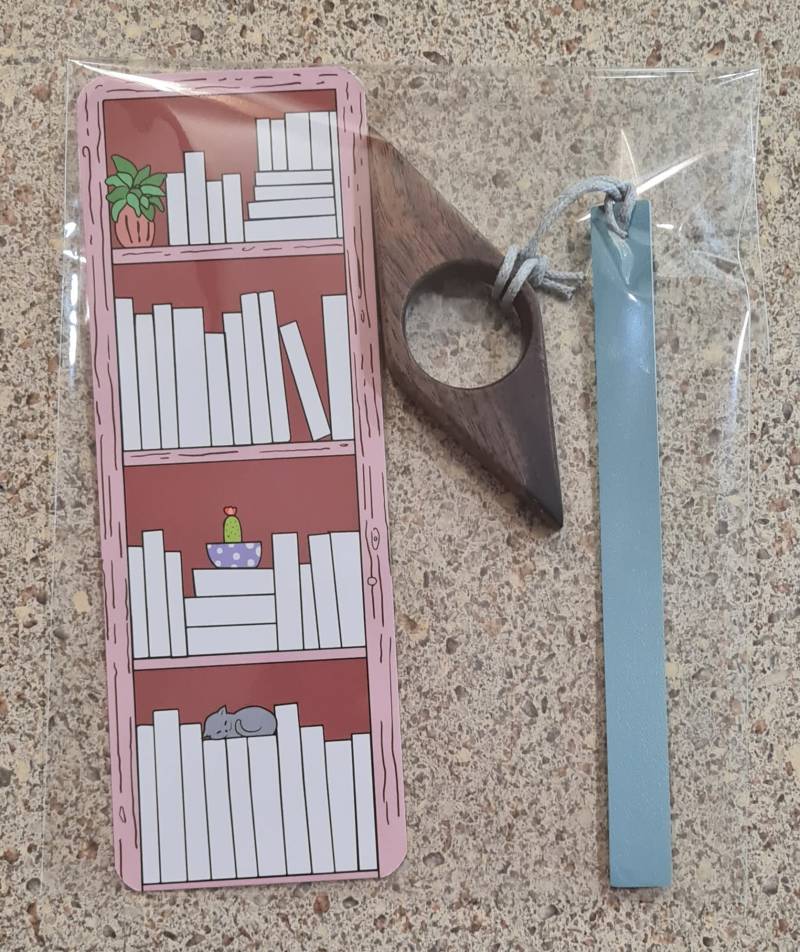 Lesezeichen - Und Daumenseitenhalter von HawkinsHobbiesArt