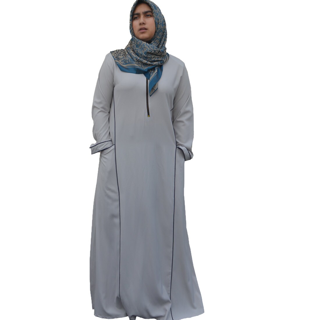 Schiefergrau Lässiges Abaya Princess Cut Islamsiches Kleid Mit Paspelierung Schiefergrau Lässiges Abaya Princess Cut Islamsiches Kleid Mit Paspelierung von HayaaClothing