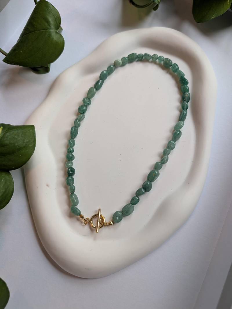 Grün Naturstein Kette Halskette Charm Mit Toggle Verschluss | Vintage Kette, Steinkette, Statement Edelstahl, Geschenk Grün Naturstein Kette Halskette Charm Mit Toggle Verschluss | Vintage Kette, Steinkette, Statement Edelstahl, Geschenk von HaylaHandmade