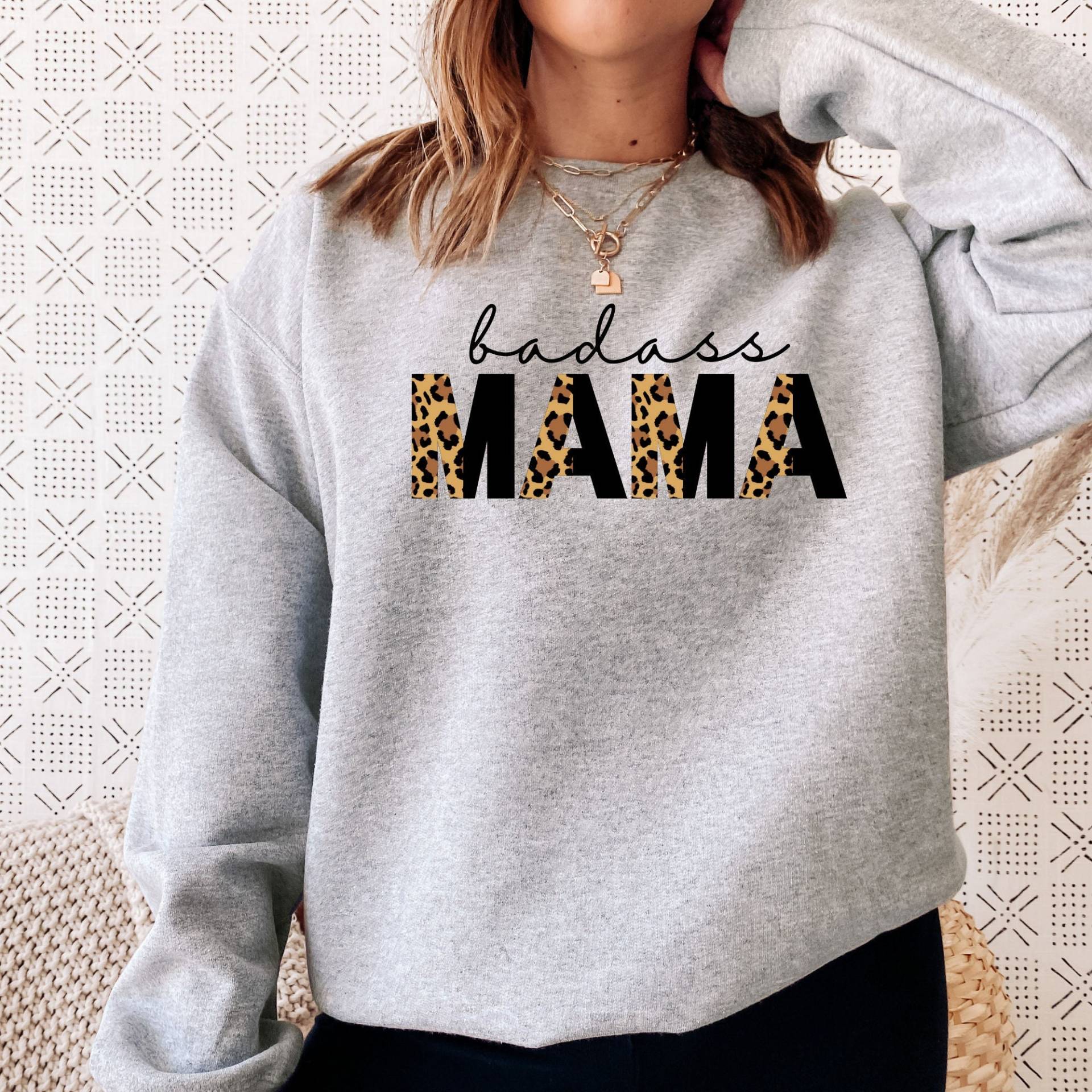 Badass Mom Sweatshirt, Mama Crewneck, Muttertagsgeschenk, Geschenk Für Mama, Lustige Leopard Best Ever Badass Mom Sweatshirt, Mama Crewneck, Muttertagsgeschenk, Geschenk Für Mama, Lustige Leopard Best Ever von HaylieMaeDesigns