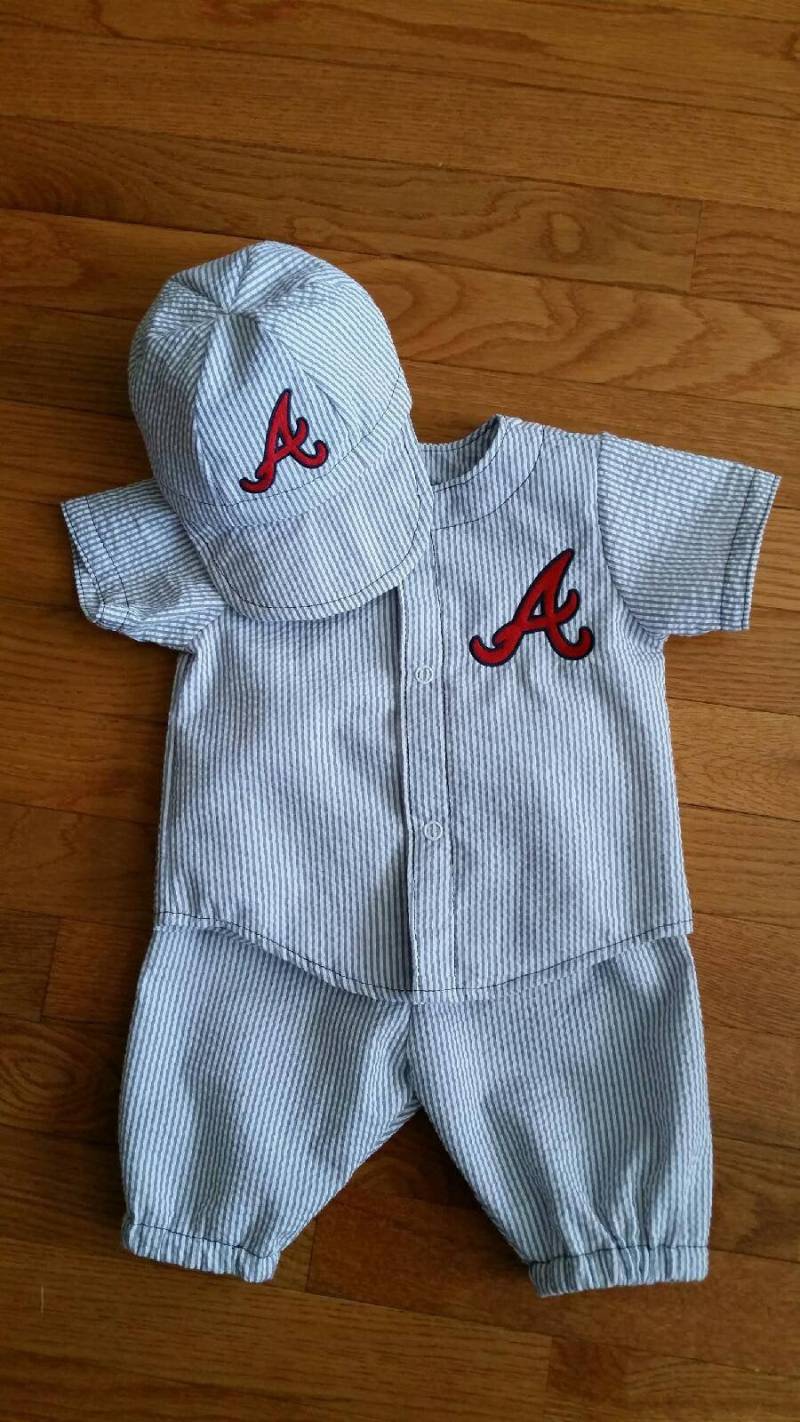 Inspiriert Von Vintage Atlanta Braves Baseball, Baseballkappe, Shirt Und Kappe Im Set Inspiriert Von Vintage Atlanta Braves Baseball, Baseballkappe, Shirt Und Kappe Im Set von HayliesHandiwork