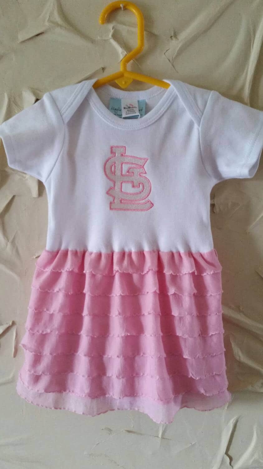 Rüschenkleid Stl Mit Rosa Rüschenrock Go Cardinals Rüschenkleid Stl Mit Rosa Rüschenrock Go Cardinals von HayliesHandiwork