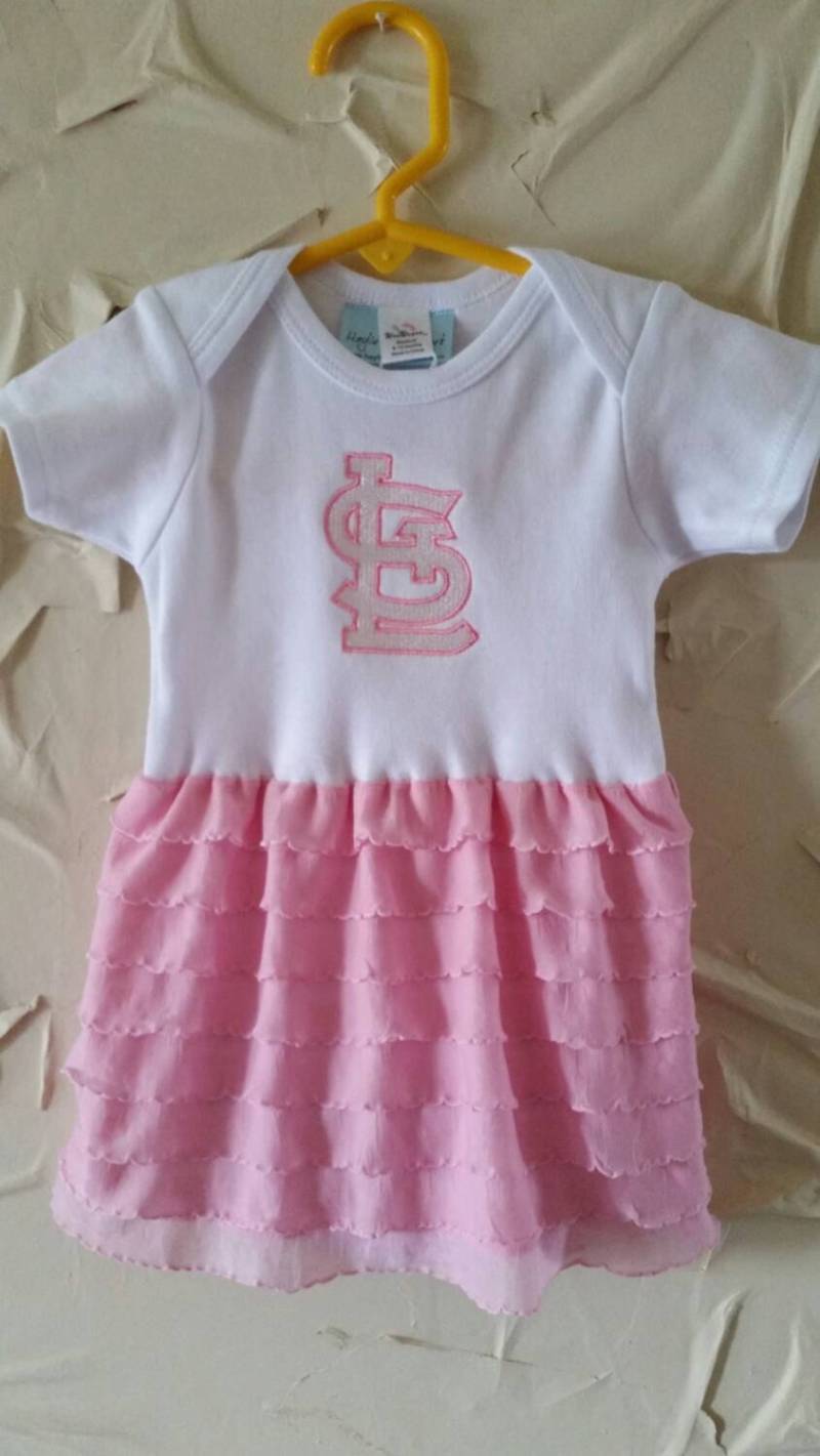Rüschenkleid Stl Mit Rosa Rüschenrock Go Cardinals Rüschenkleid Stl Mit Rosa Rüschenrock Go Cardinals von HayliesHandiwork