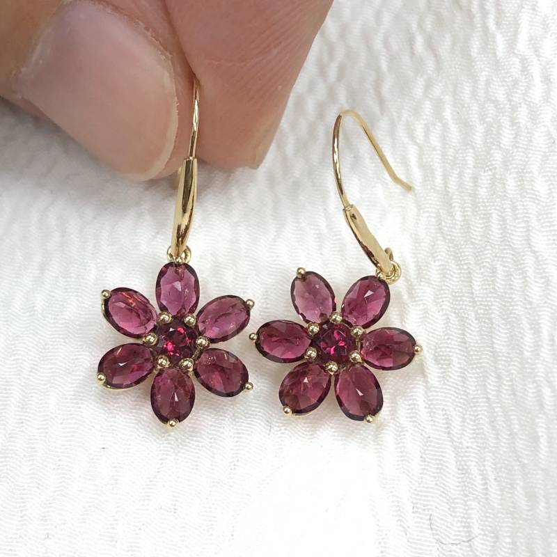 Blume Rubylit Niedlicher Ohrring, Roter Turmalin 18K Gold Ohrdraht, Edelstein Ohrring Geschenk Für Mädchen von HazelGisele