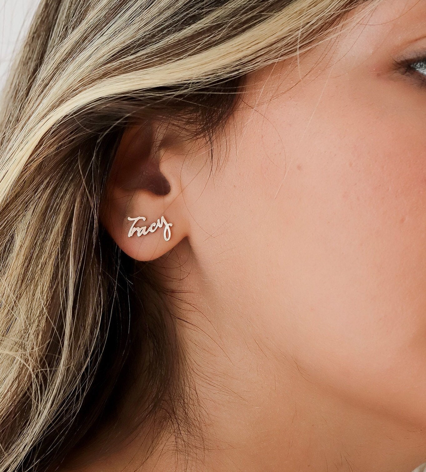 Name Ohrringe, Silber Minimalist Schmuck Geschenk Mama Frau Freundin Gold Rose Accessoires | Zwei Ohrringe Weihnachtsgeschenke von HazelJewelryHouse