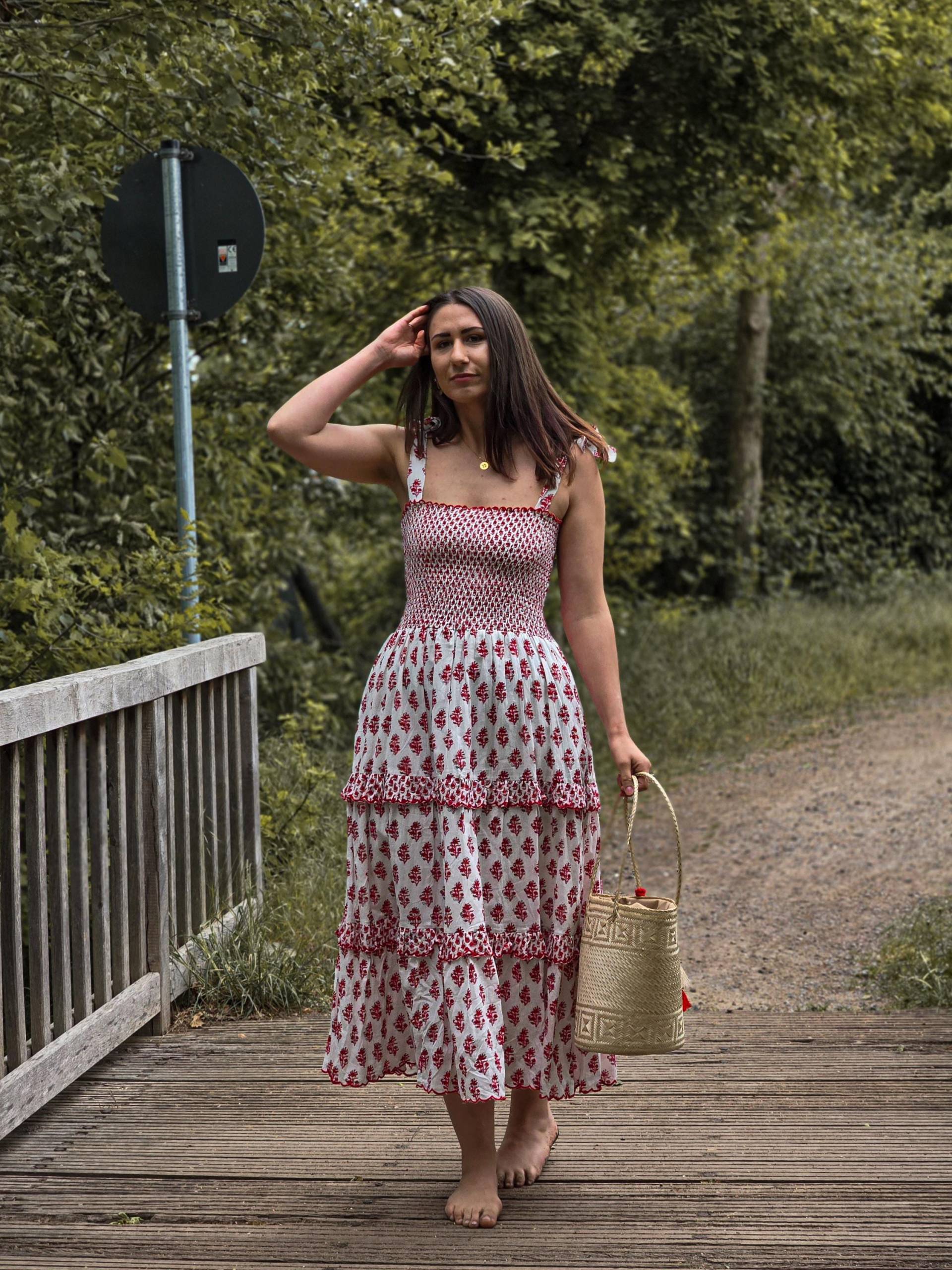 Blumendruck Baumwollkleid | Rot Und Weiß Besticktes Maxi Kleid Hochzeits-Gastkleid Boho Outfit Urlaub Festliches Trachtenoutfit von Hazelfashionstudio