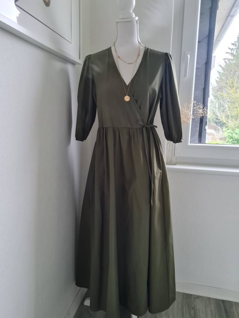 Damen Baumwolle Maxi Kleid | Handgefertigtes Wickelkleid Mit Taschen in Khaki Boho Langes Schwangerschaft Und Stillen Freundliche Kleider von Hazelfashionstudio