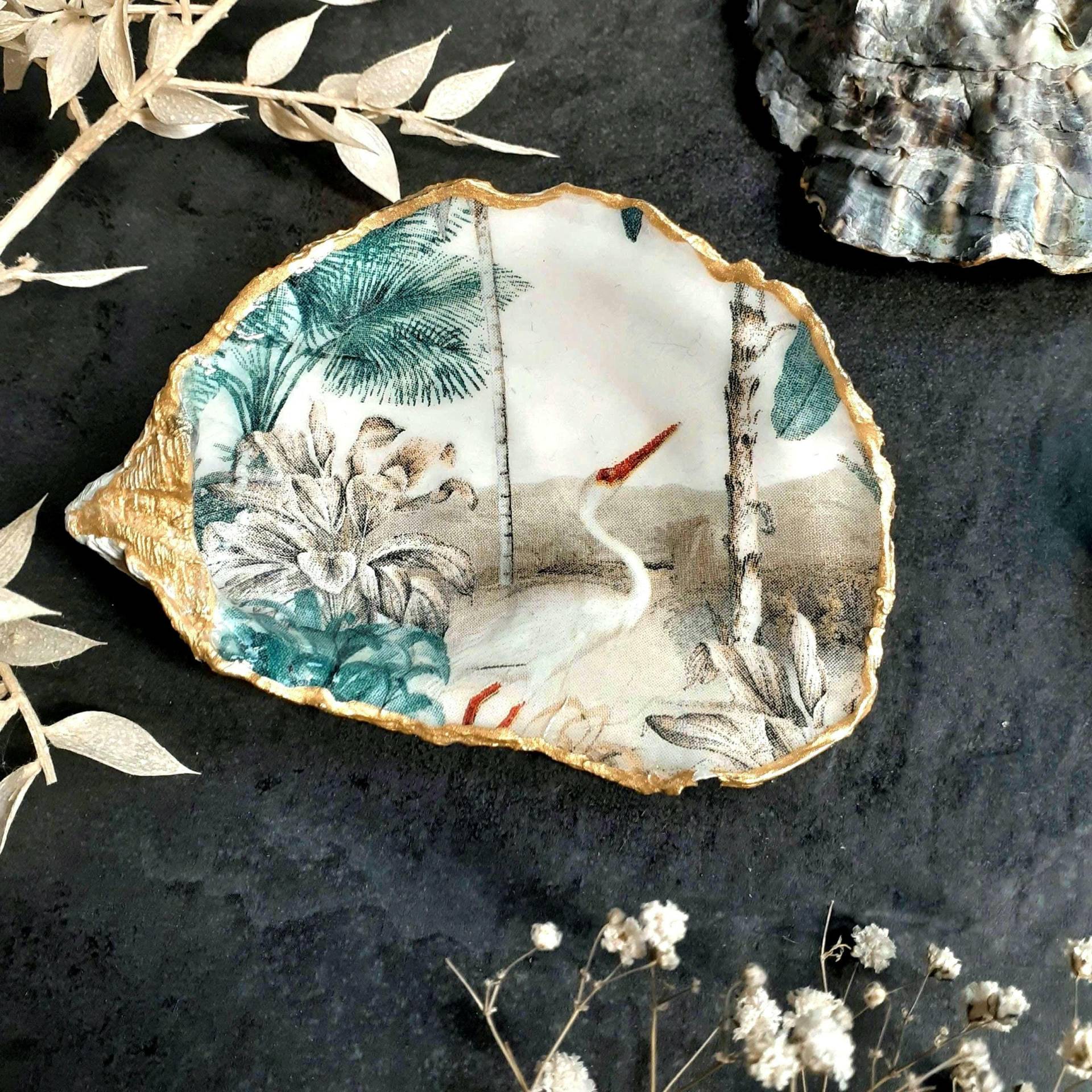 Handgefertigte Austerndekoration, Ringschale Reiher Im Dschungel Handgefertigte Austerndekoration, Ringschale Reiher Im Dschungel von HazyLou