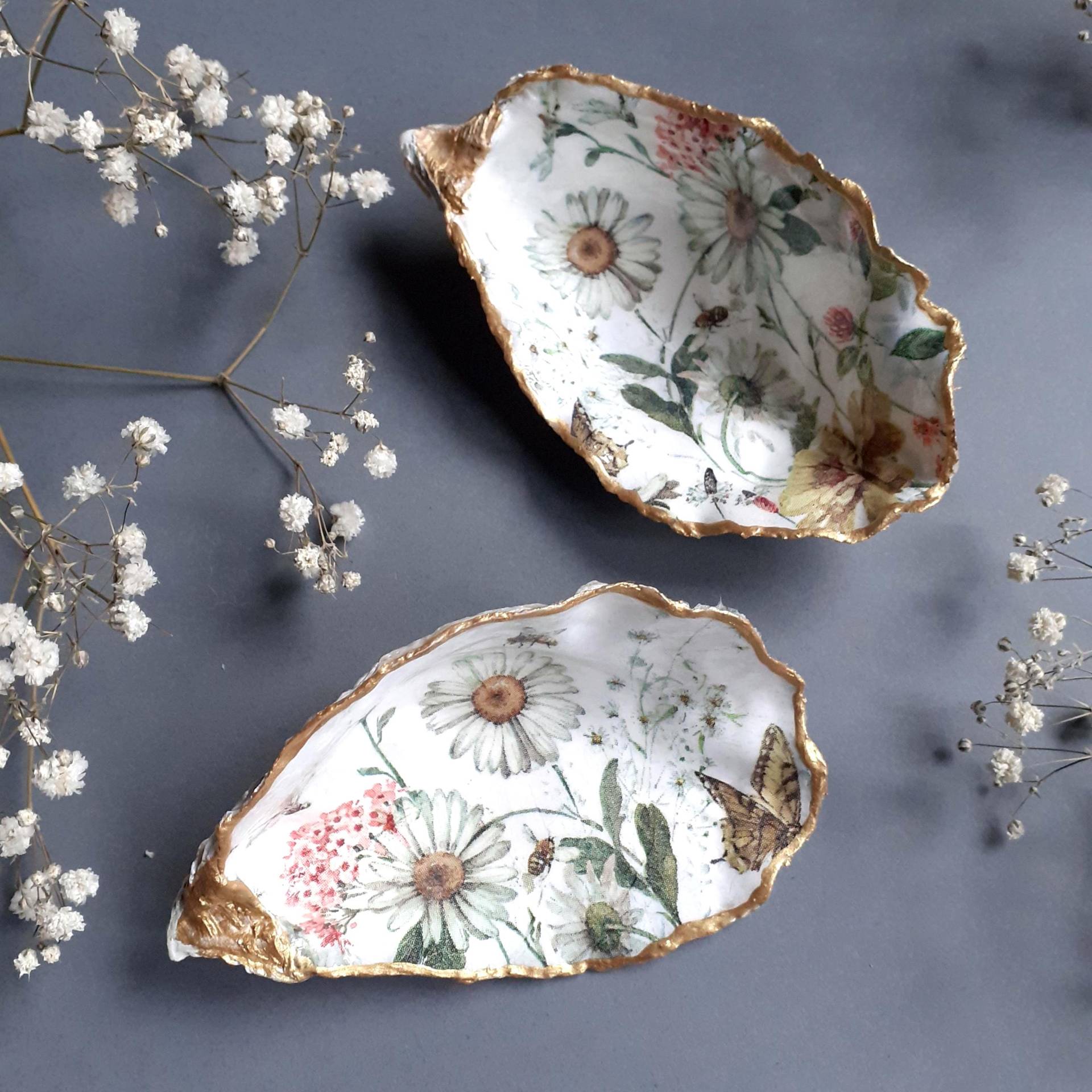 Handgefertigte Austerndekoration, Ringschale Wildblumen Handgefertigte Austerndekoration, Ringschale Wildblumen von HazyLou