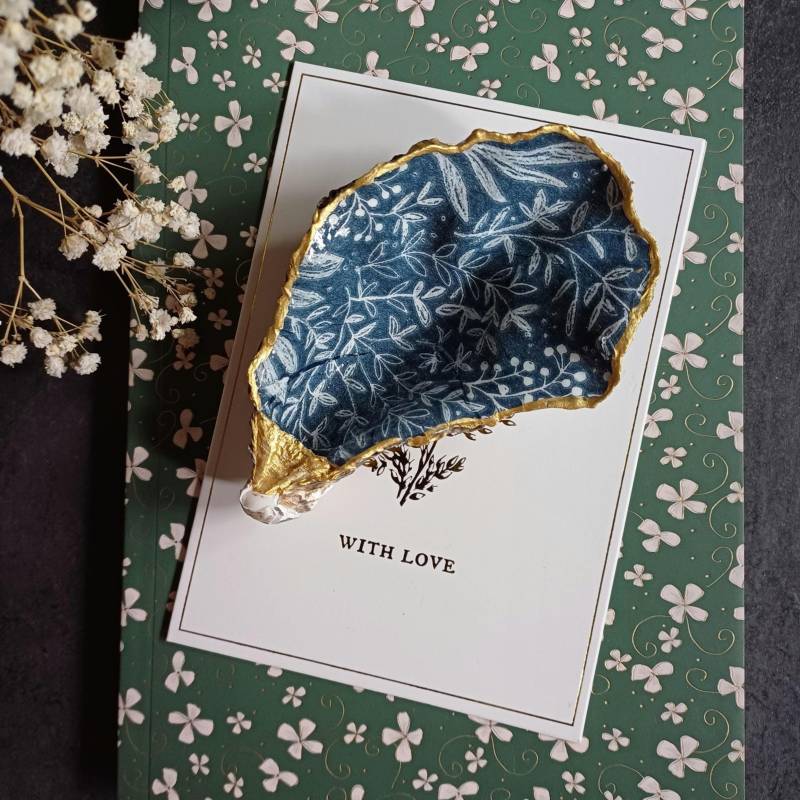 Handgefertigte Austerndekoration Weiße Blumen Handgefertigte Austerndekoration Weiße Blumen von HazyLou