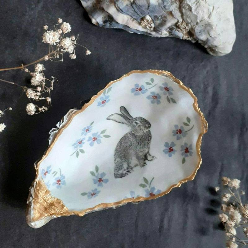Ring-, Schmuckschale Aus Austern, Dekorationschale Bunny Auf Der Wiese von HazyLou