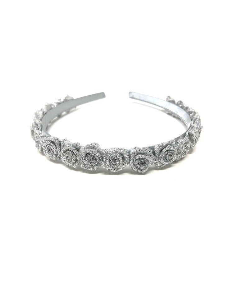 Silber Satin Haarband Mit Silbernen Glitzerblumen von HeadOverHeelsEst2014