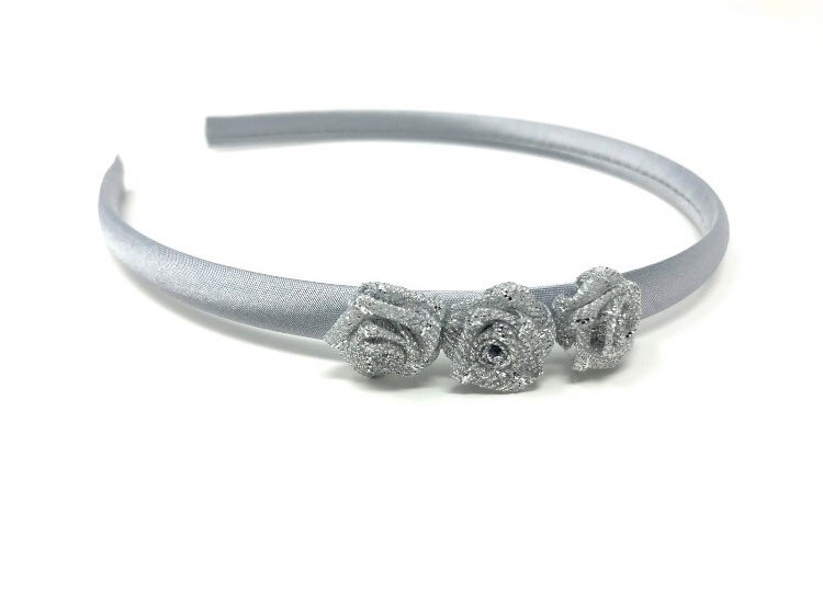 Silber Satin Haarband Mit Sparkle Glitter Blumen Silber Satin Haarband Mit Sparkle Glitter Blumen von HeadOverHeelsEst2014