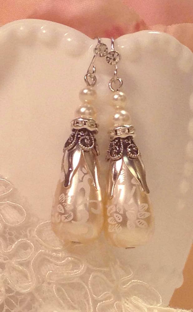 Braut-Ohrringe - Vintage Braut Elfenbein Perlen Hochzeit Ohrringe , Perlenohrringe Spitze Kopfschmuck Himmel Braut-Ohrringe - Vintage Braut Elfenbein Perlen Hochzeit Ohrringe , Perlenohrringe Spitze Kopfschmuck Himmel von HeadpieceHeavenSalon