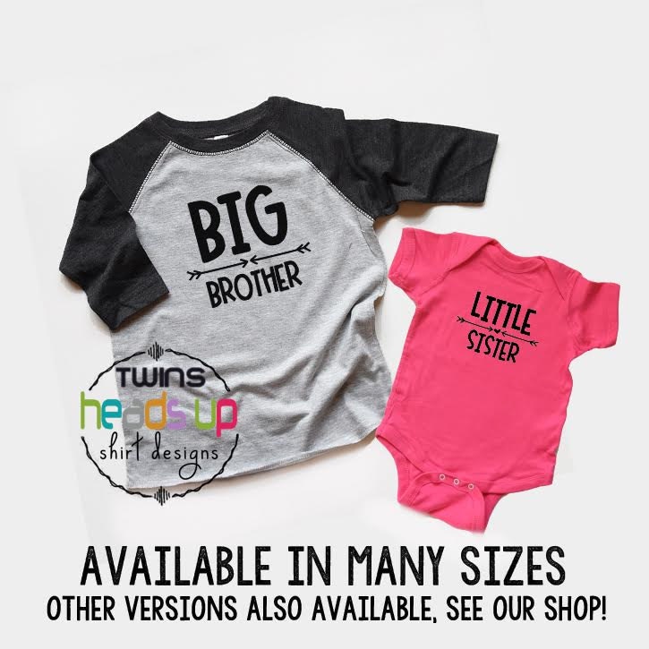 Big Brother/Kleine Schwester Shirts - Kleinkind Bro/Baby Kleine Sis Raglan T-Shirt/Body Trendy Neue Baby Baby-Geschenk Geschwister von HeadsUpTwins