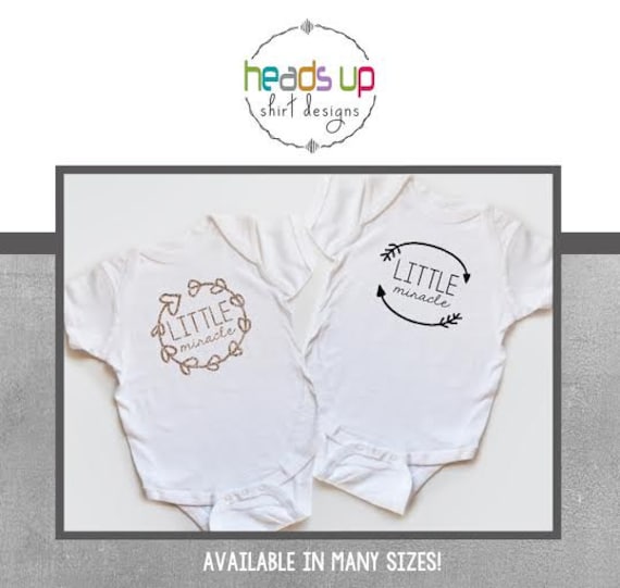 Twin Bodysuitlittle Wunder - Junge/Mädchen Zwillinge Baby Body Mit Passenden Shirts Kleine Showergift Tees von HeadsUpTwins