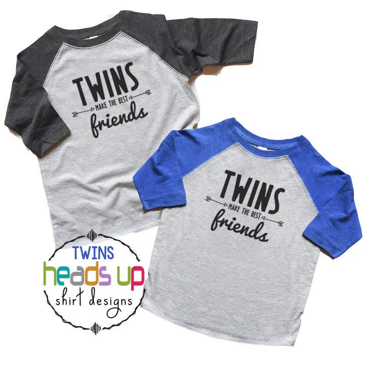 Twin Boy Shirts - Zwillinge Machen Die Besten Freunde Raglan Tshirts Beste Freundin Boys Trendige Geschwister T-Shirts Baby-Dusche-Geschenk von HeadsUpTwins