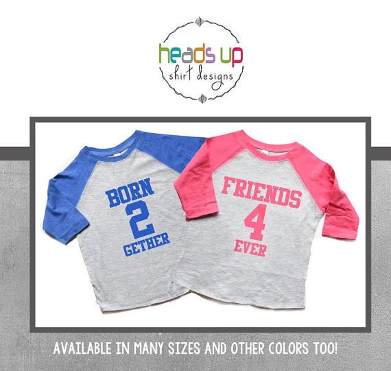 Zwei Junge/Mädchen Geboren Zusammen Freunde Für Immer Shirts - Junge/Mädchen-Twin-Shirts Bodys Trendy Baby-Passende Koordination Zweibettzimmer von HeadsUpTwins