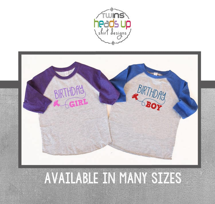 Zwei Junge Und Mädchen Geburtstag Shirts Flugzeug - Boy/Girl Zwillinge T-Shirts Erste Zweite Dritte 1. 2. 3. Geschenk von HeadsUpTwins