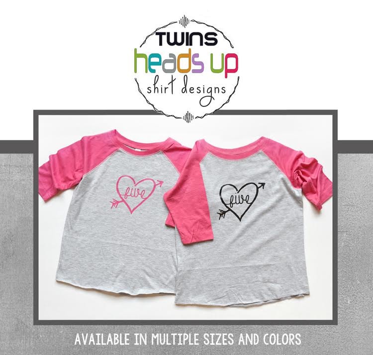 Zwei Mädchen 5. Shirts Herzen - Fünf Herz Geburtstag Twin Girls Fünfte Bday Tees Zwillinge Trendige Geburtstagsgeschenk von HeadsUpTwins