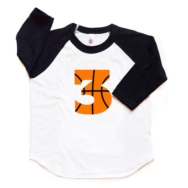 3 Basketball Shirt Kleinkind Junge/Mädchen - Dritten Geburtstag Raglan Kinder Sport-Party Drei Jahre Alt Trendiges Geschenk Hipster Kid von Headsupshirtdesigns
