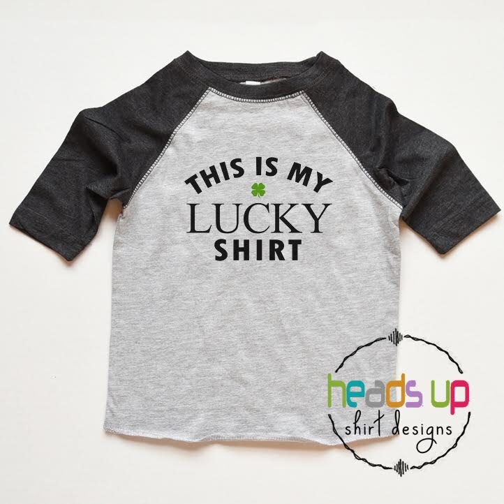 Junge Kleinkind Mädchen St. Patricks Day Shirt Klee Baby Body Kleeblatt Dies Ist Mein Glück Kinder Trendy von Headsupshirtdesigns