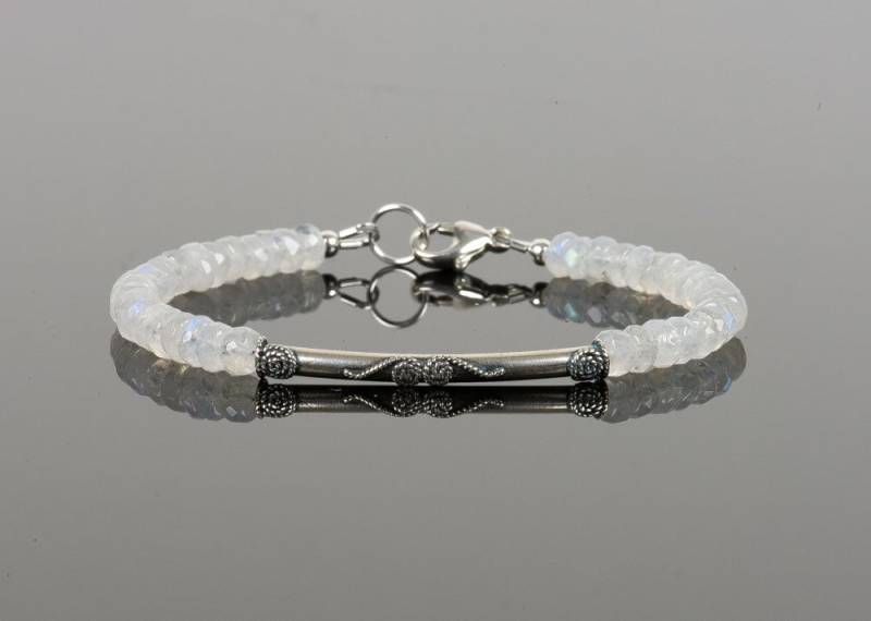 Mondstein Armband, Sterling Silber Bar Zarte Edelstein Handgemachter Schmuck, Einzigartig-Geschenk-Für-Frau von HealingGemstone