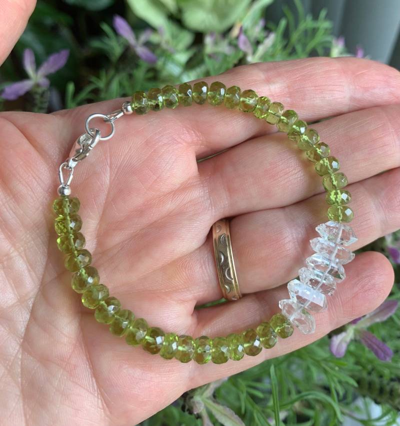 Peridot-Herkimer-Diamant-Edelstein-Armband, Handgefertigter Edelstein-Schmuck, Grünes Edelstein-Armband Mit Weißen Kristallen von HealingGemstone
