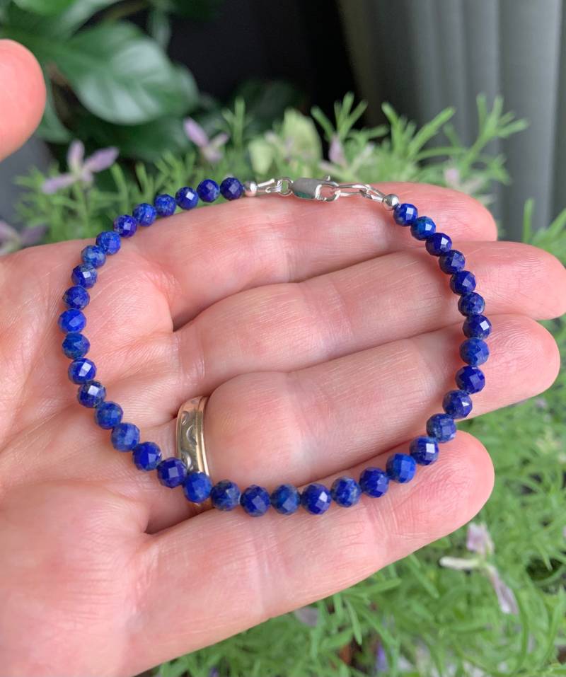 Zartes Lapislazuli-Armband, Handgemachter Edelsteinschmuck, Einzigartiges Geschenk Für Die Frau, Energie-Chakra-Armband von HealingGemstone