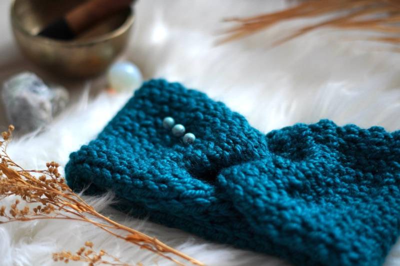 Petrol Stirnband Gestrickt Mit Türkis Kristall Petrol Stirnband Gestrickt Mit Türkis Kristall von HealingHandmadesShop
