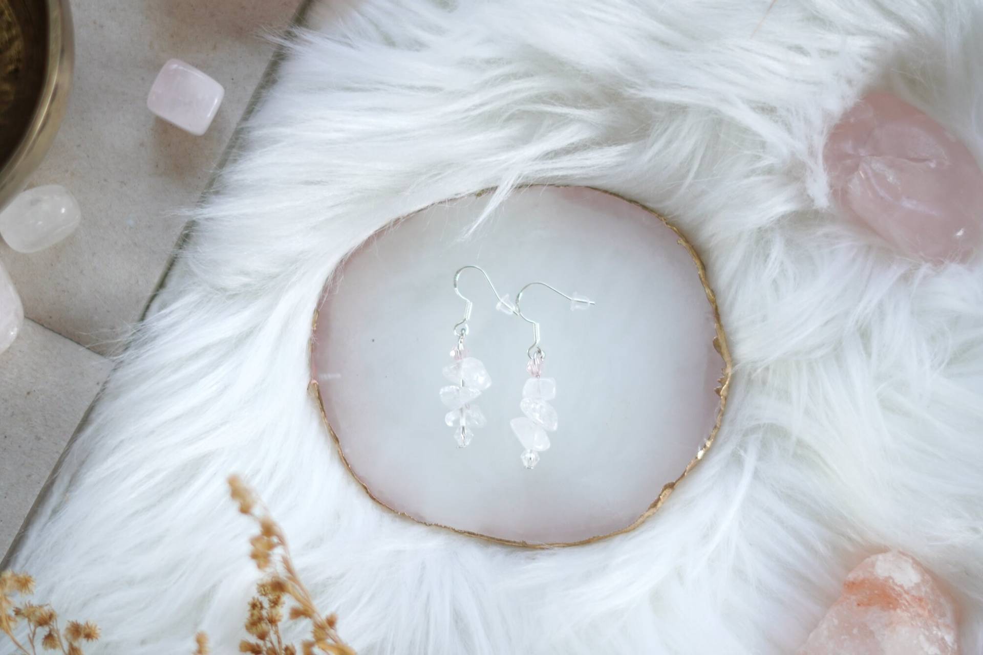 Quarz Kristall Ohrringe Mit Rosa & Klaren Perlen Quarz Kristall Ohrringe Mit Rosa & Klaren Perlen von HealingHandmadesShop