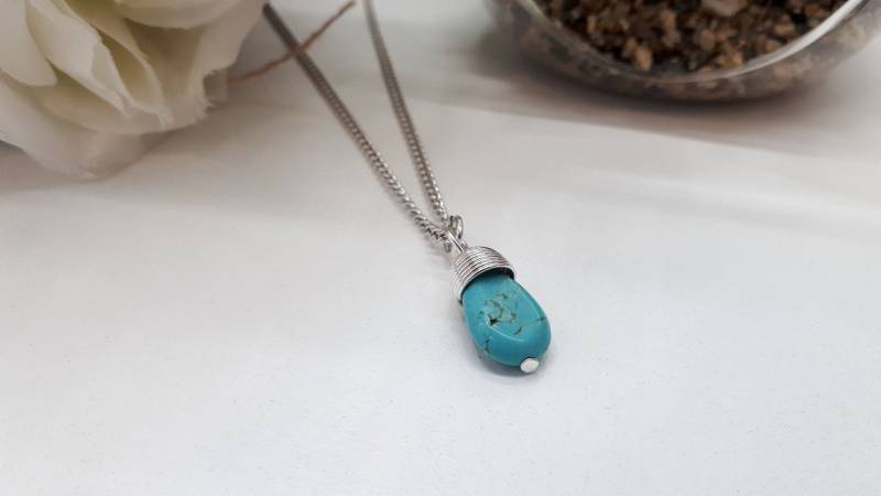 Draht Gewickelt Türkis Halskette - Mit Silber Cap Anhänger Blau Schmuck Blauer Stein Charme von HealingJewelryCrafts