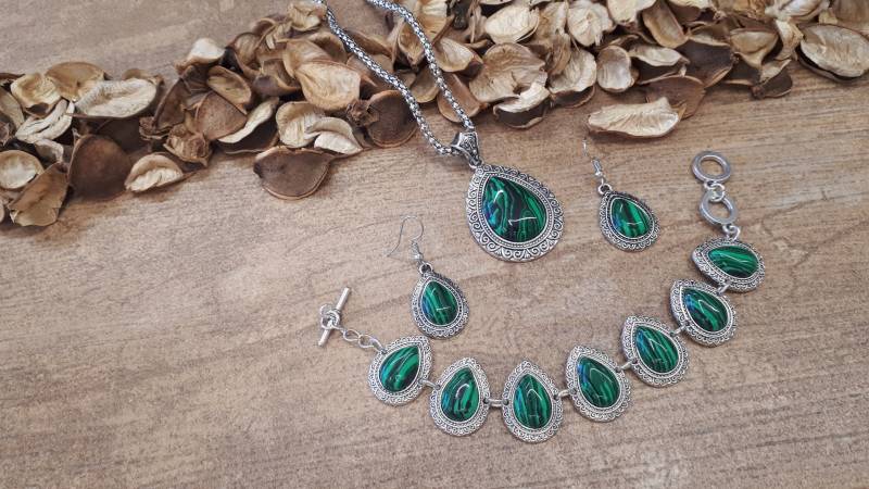 Malachit Und Silber Schmuck Set - Ohrringe Oval Halskette Teardrop Armband von HealingJewelryCrafts