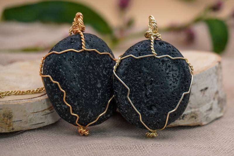 Lava Edelstein Anhänger, Heilstein Kette Schmuck, Minimalistisch Halskette, Geburtsstein August, Geschenk Damen Und Herren Lava Edelstein Anhänger, Heilstein Kette Schmuck, Minimalistisch Halskette, Geburtsstein August, Geschenk Damen Und Herren von Healingstonesbysteph