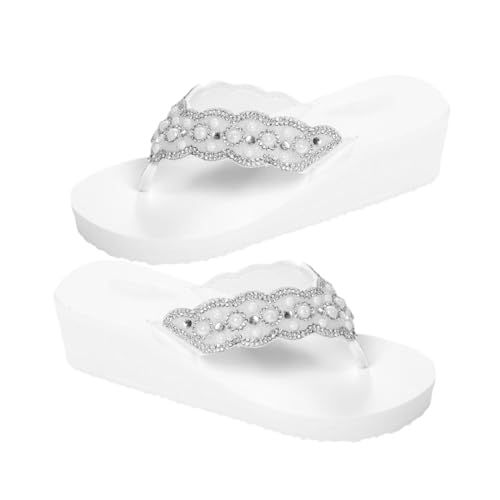 Healvian Damen Strandschuhe Weiß Rutschfeste Sandalen mit Perlen und Glitzersteinen Bequeme Plateau Flops Sommer Hausschuhe mit Rutsch Sohle für Strand und Freizeit Healvian Damen Strandschuhe Weiß Rutschfeste Sandalen mit Perlen und Glitzersteinen Bequeme Plateau Flops Sommer Hausschuhe mit Rutsch Sohle für Strand und Freizeit von Healvian