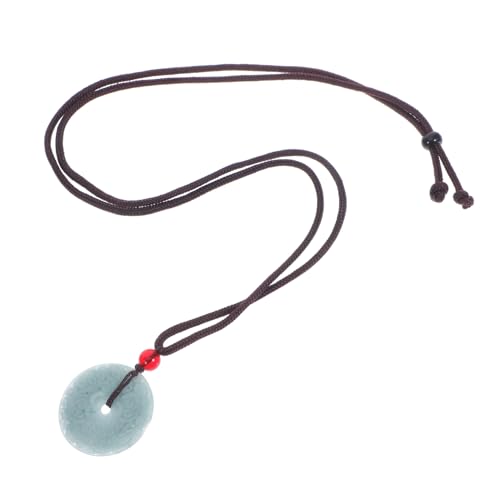 Healvian Grüne Jadeanhänger Halskette mit Geschnitztem Feng Shui Amulett Langlebiges Unisex Schmuckstück Zeitloses Vintage Design Elegantes Accessoire für Damen und Herren Vielseitig von Healvian