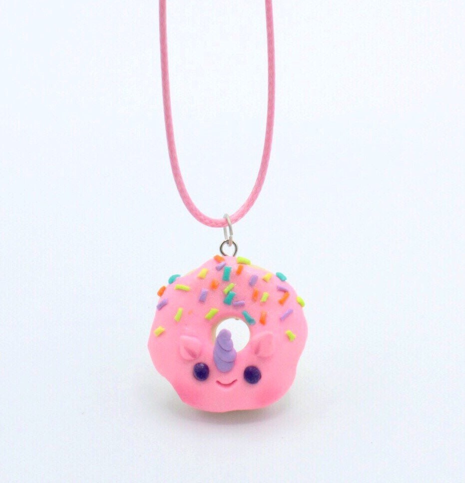 Handgemachte Einhorn Donut Halskette Aus Polymer Clay Geschenk Zum Geburtstag Handgemachte Einhorn Donut Halskette Aus Polymer Clay Geschenk Zum Geburtstag von HeartShineCrafts