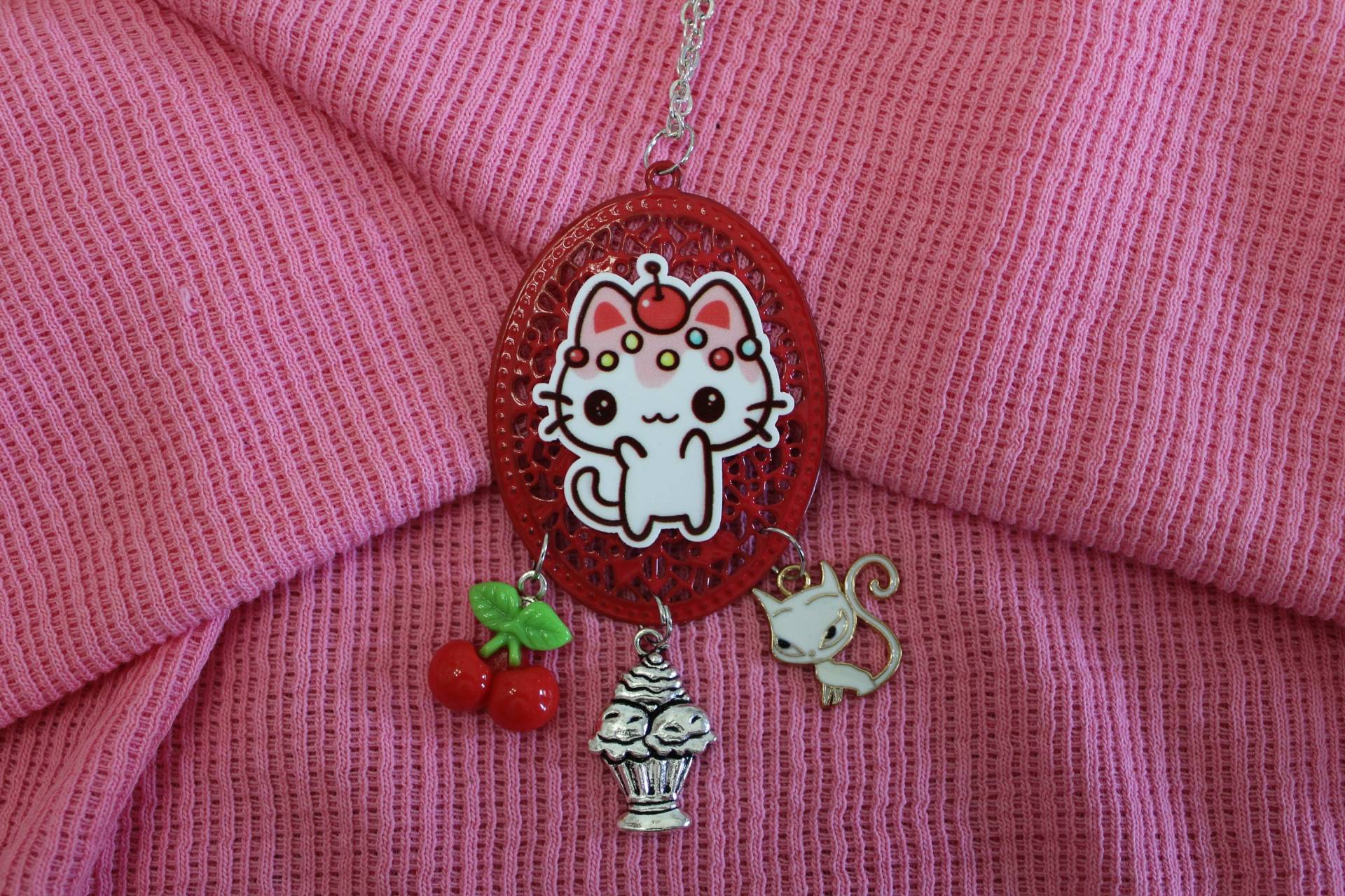Cherry Kitty Anhänger "Kirsche "Cherry Love" Cherry Kitty Anhänger "Kirsche "Cherry Love" von HeartSleevesBoutique